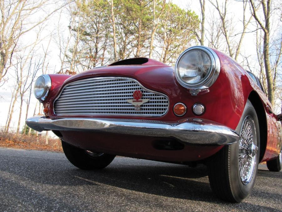 Детали экстерьера Aston Martin DB4 (245/L) 1960 года  (фото 9 из 19)